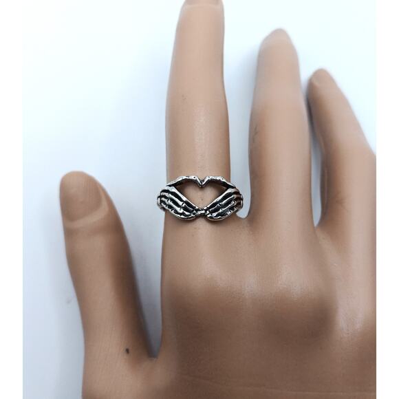 Skeleton Hands Heart Ring Silver Tone Gothic Size 7.25 Unique Design - Picture 1 of 3